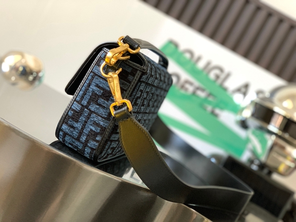 スーパーコピーブランドバッグ背面デザイン